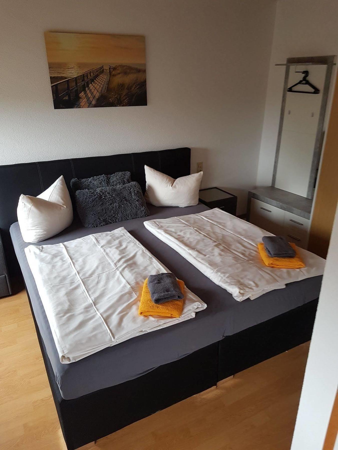 Hotel-Restaurant Zum Knurrhahn Voslapp Exteriör bild